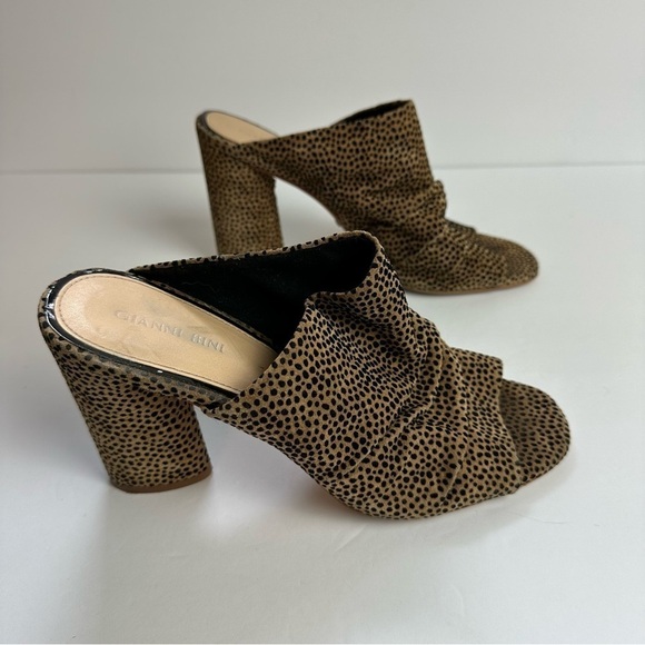 Gianni Bini Animal Print Mules Heels Women's size 9.5 Shoes Brown Tan - Picture 2 of 9